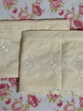 Luxury Ivory Cotton Pillowcases Set Broderie Anglaise Lace 31x20 New Pair